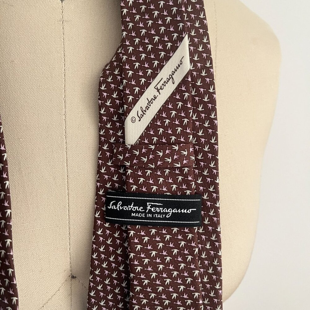 Salvatore Ferragamo Brown Necktie Pink and White Bird Pattern 100% Silk Tie - Picture 3 of 5